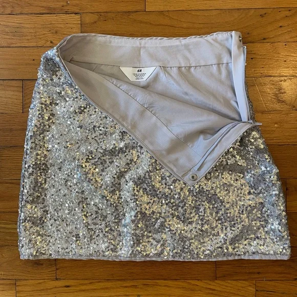 H&M Girls size 12 silver sequin mini skirt - Picture 4 of 5